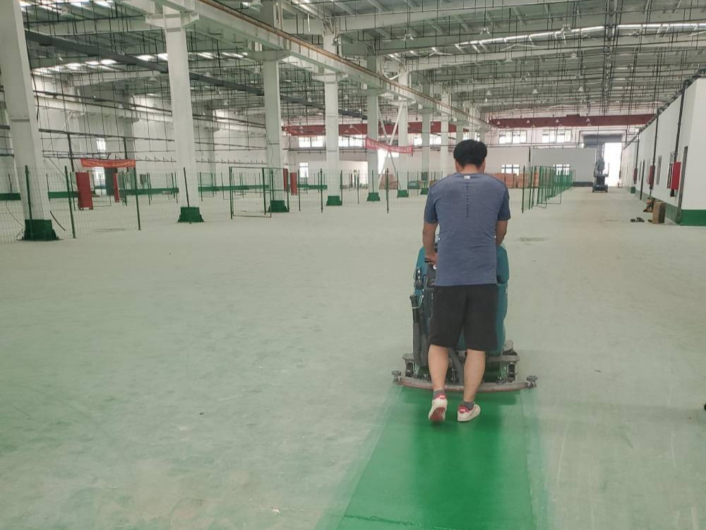 地下車庫使用洗地機時應(yīng)注意什么？