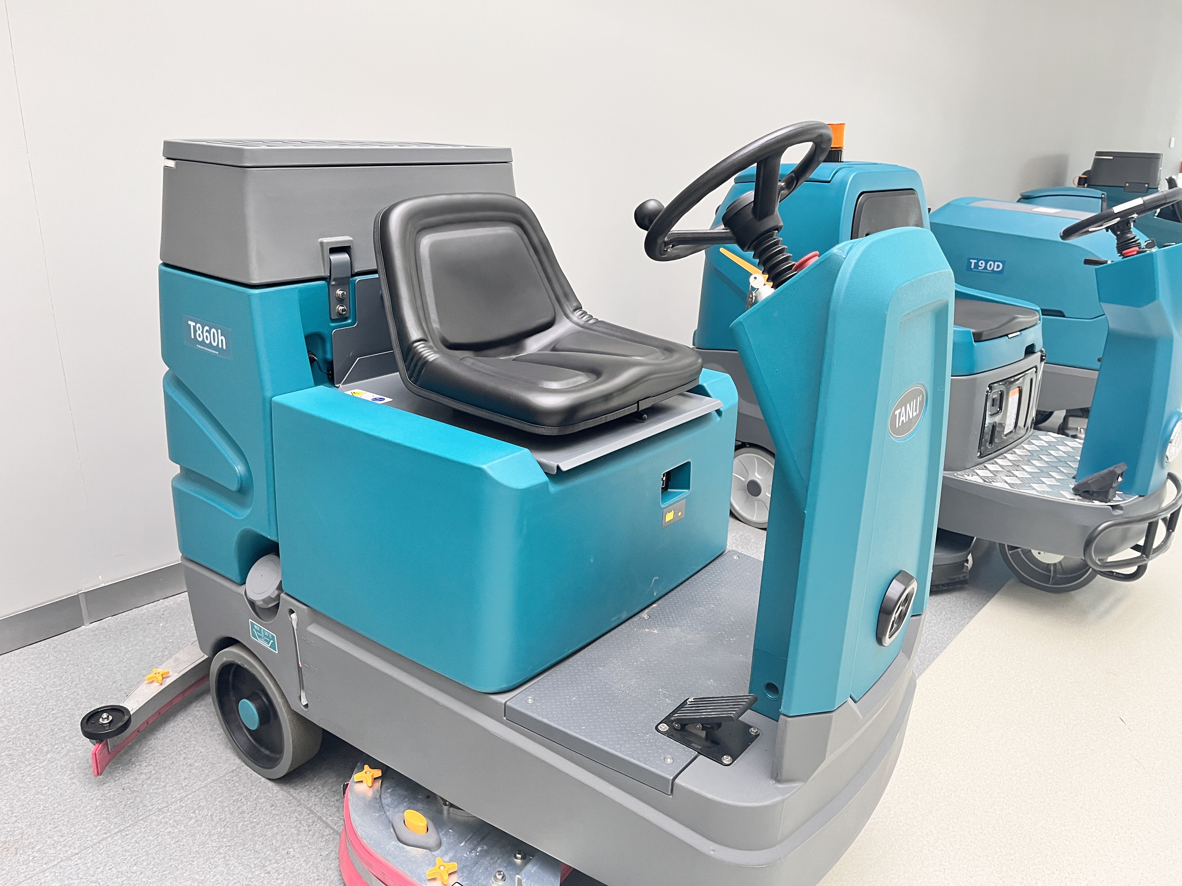 工廠洗地機為企業(yè)創(chuàng)造更優(yōu)越的辦公環(huán)境