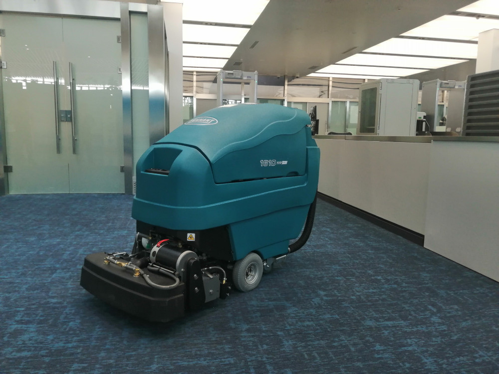 不洗不凈，洗地機(jī)讓電競(jìng)酒店“亮起來(lái)”