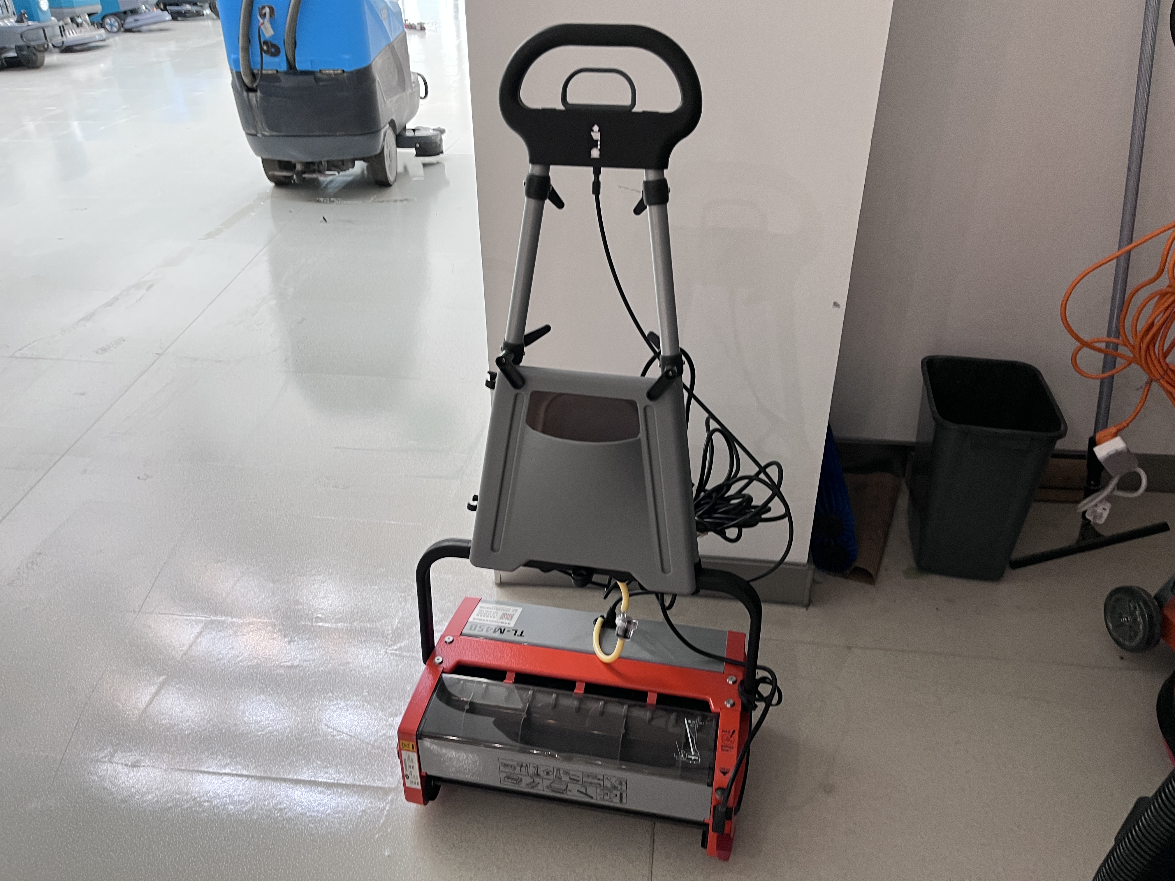 扶梯清洗機(jī)，關(guān)注用戶體驗(yàn)！