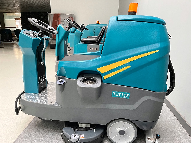 駕駛洗地機 駕駛洗地機