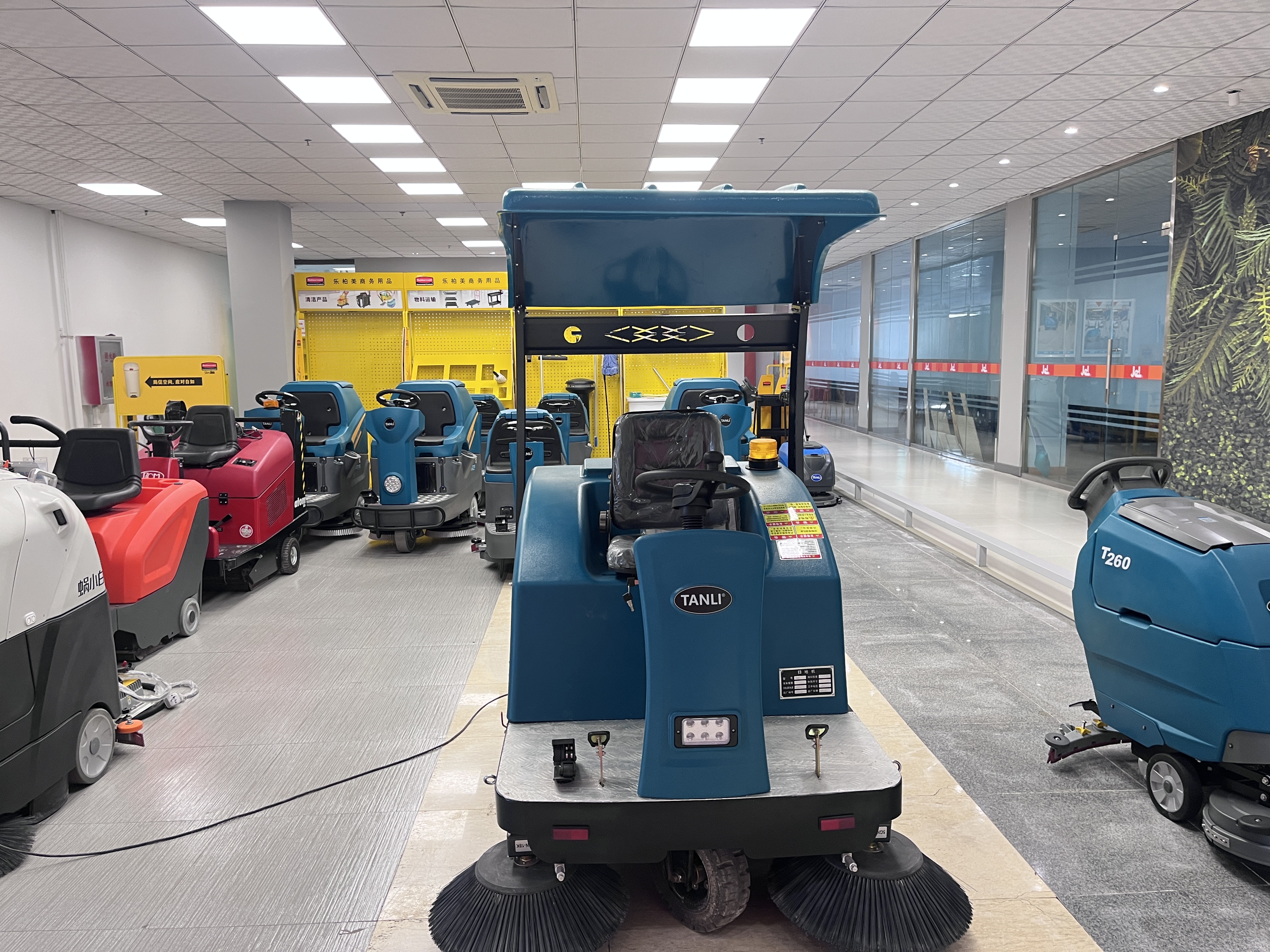 環(huán)衛(wèi)清潔——坦力掃地車（二）