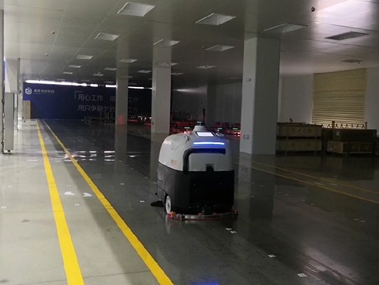 制造類企業(yè)為何使用坦力工業(yè)智能清掃機器人替代人工？