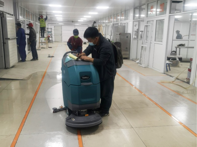 工廠食堂選購洗地機(jī)看準(zhǔn)這幾點(diǎn)，包你滿意