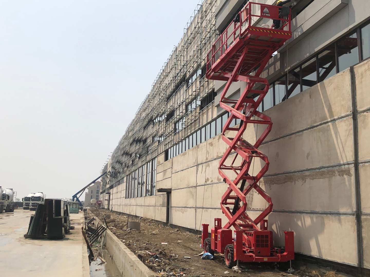 高空車，路燈車，管道安裝車，高空升降機作業(yè)平臺出租 -青島捷立