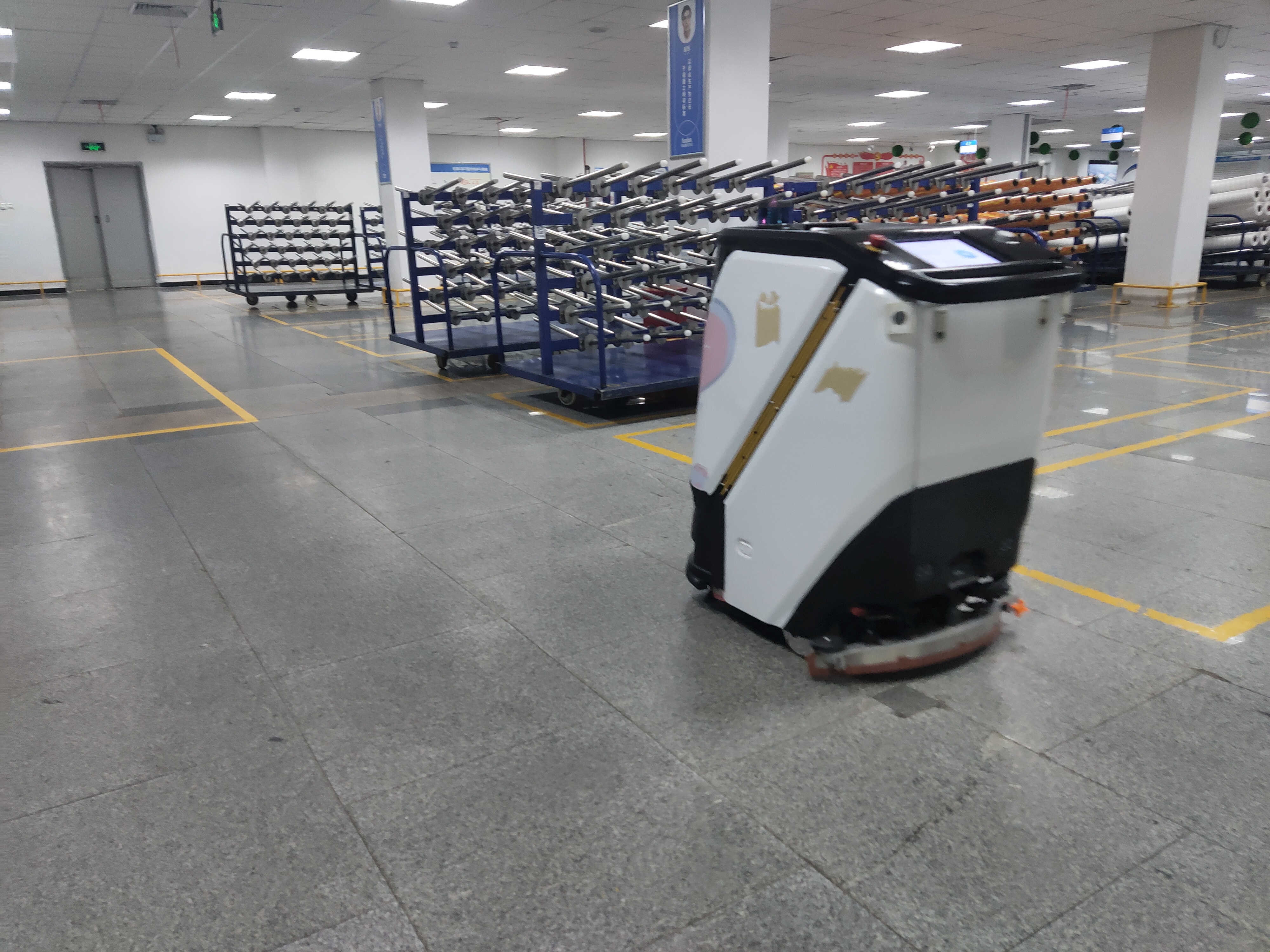 食品廠老板的 “算盤”：3 個清潔工換 1 臺洗地機，一年省出 6 位數(shù)