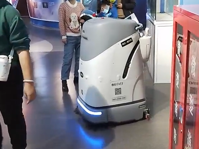 坦力智能清潔洗地機器人 購物中心專業(yè)清潔解決方案