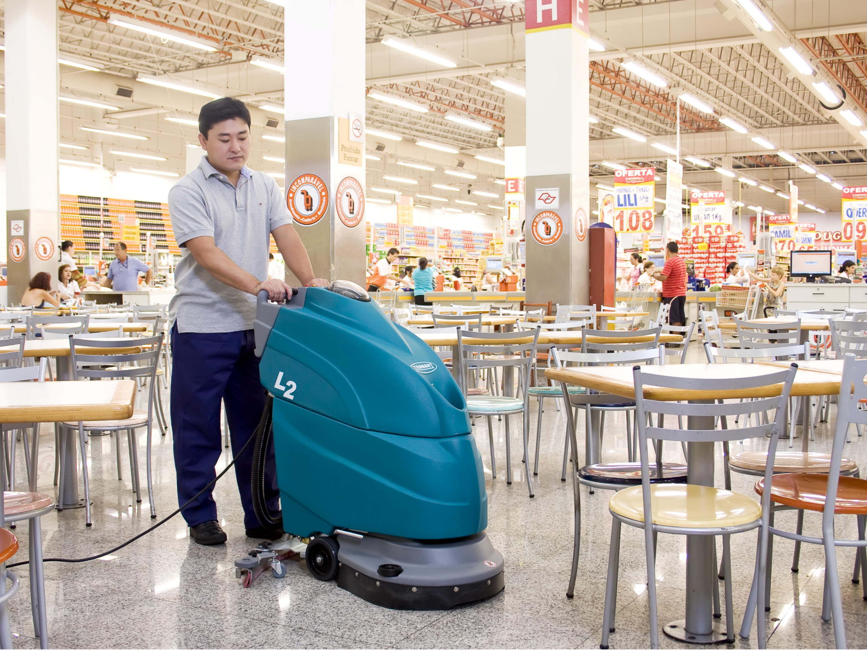 電動洗地車怎樣把路面清理更整潔？